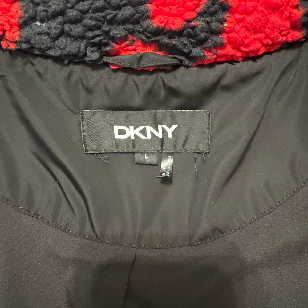 DKNY Black and Red Patterned Sherpa Jacket size Large - Picture 3 of 8